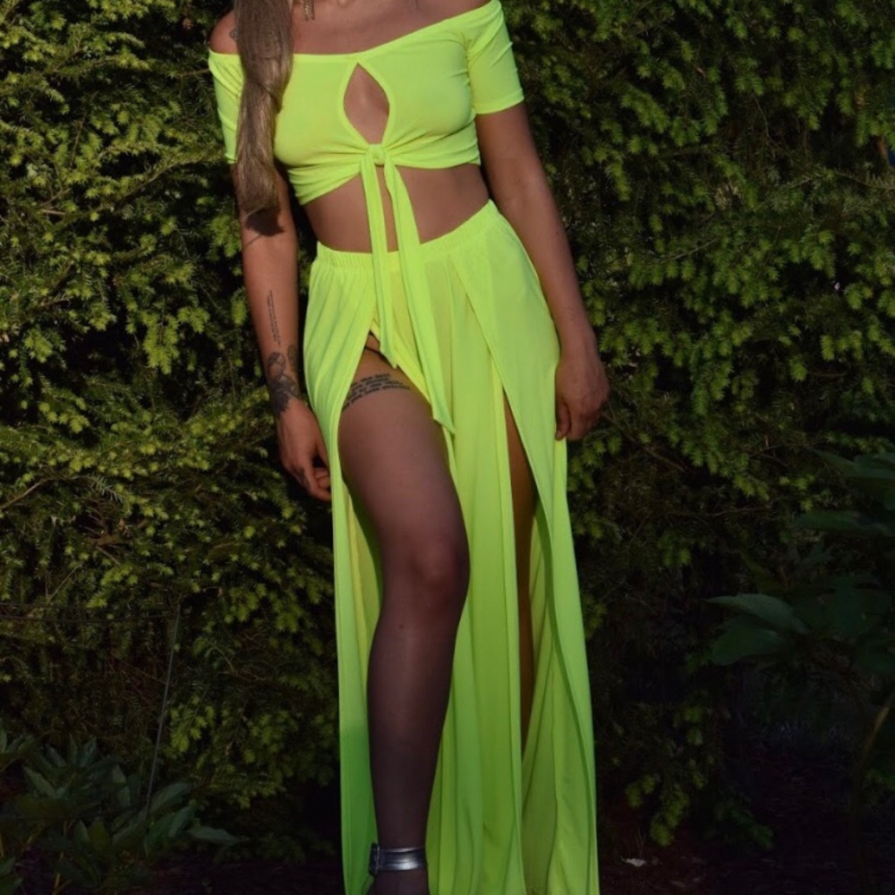 ‼️ Neon Yellow Split Leg Maxi Pants Crop Top Set - Picture 3 of 8